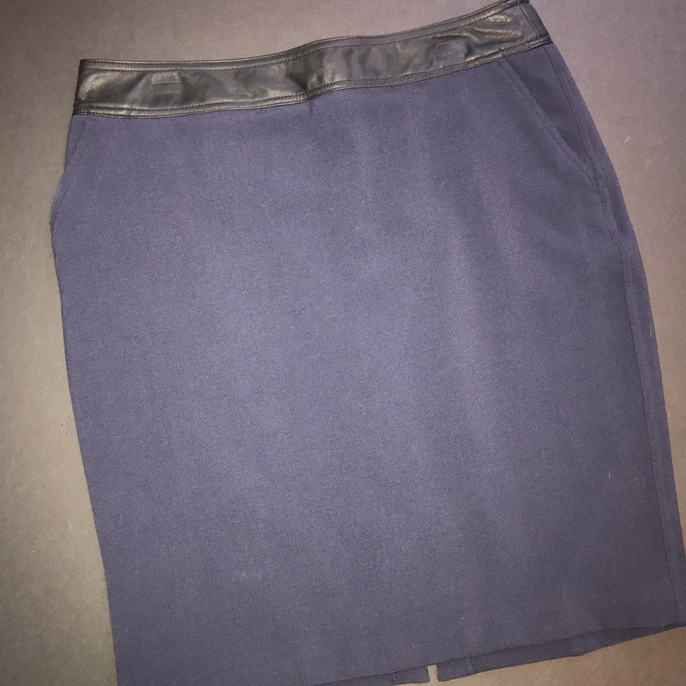 NWOT Worthington black skirt with PU leather band